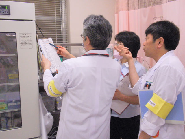 医療安全ラウンド中